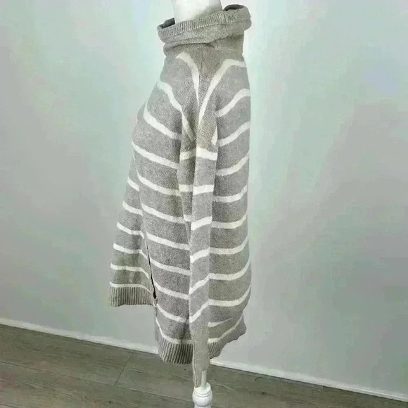 Loft Tan & White Striped Turtleneck Sweater Size M - Picture 3 of 8